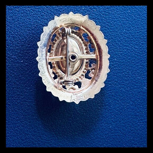 1950s–1960s Coro Brooch with Garnet (Victorian Revival/Hollywood Regency style) - Picture 2 of 5